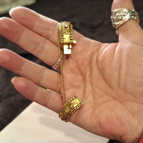 70s Vintage Heavy Gold Plated Chevron Style Bracelet W/ Safety Chain 8" - Picture 7 of 9